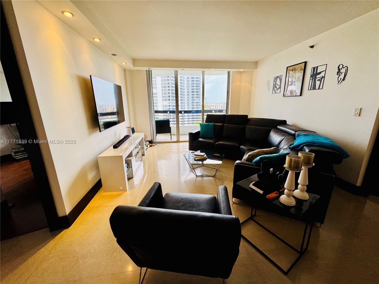 3600 Mystic Pointe Dr 1210 Property Photo 7