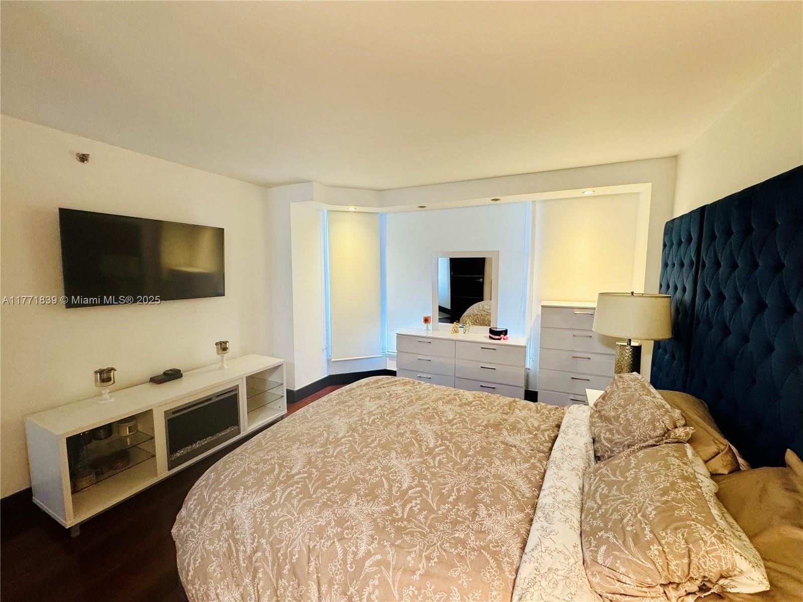 3600 Mystic Pointe Dr 1210 Property Photo 24