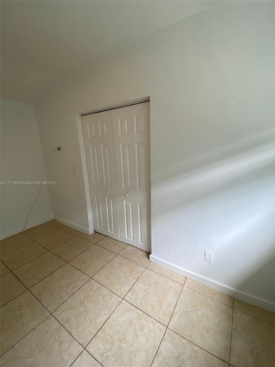 2555 Ne 181st St B Property Photo 6