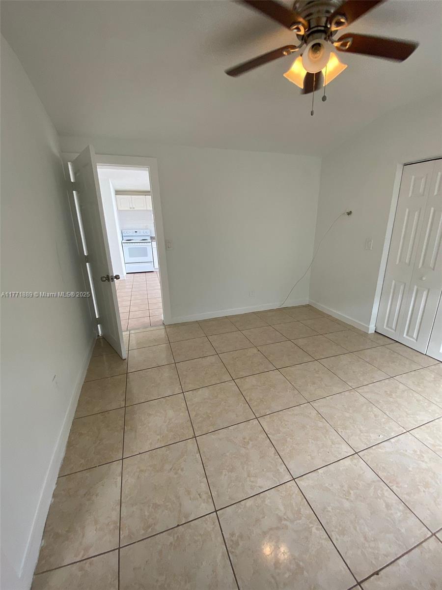 2555 Ne 181st St B Property Photo 7