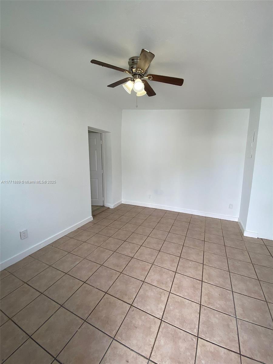 2555 Ne 181st St B Property Photo 10
