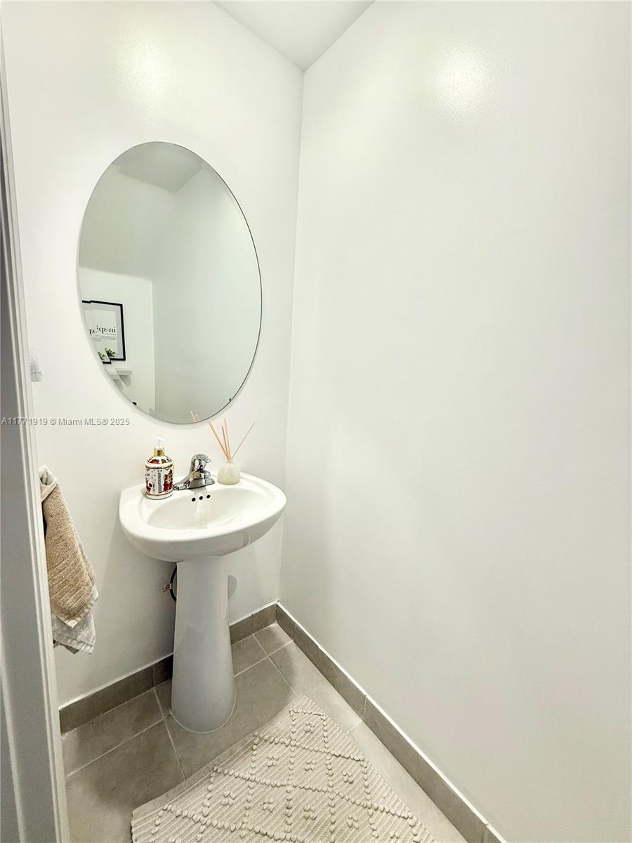 23424 Sw 127th Pl . Property Photo 4