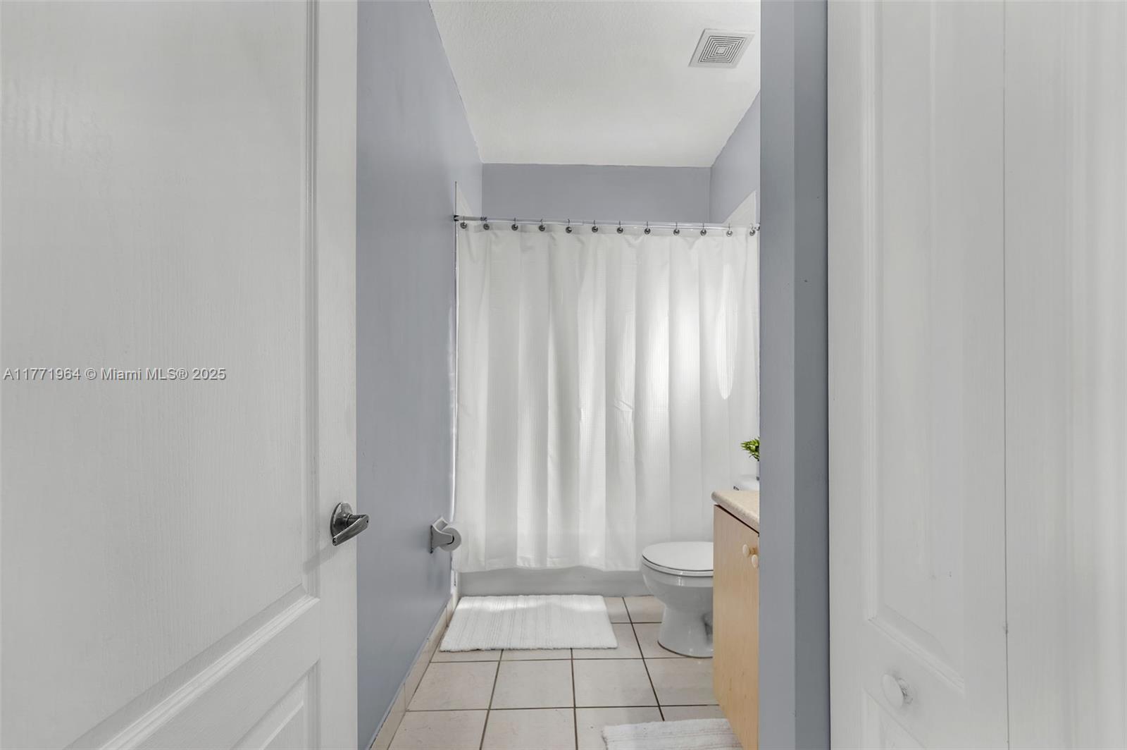 2260 Ne 37th Ter Property Photo 25