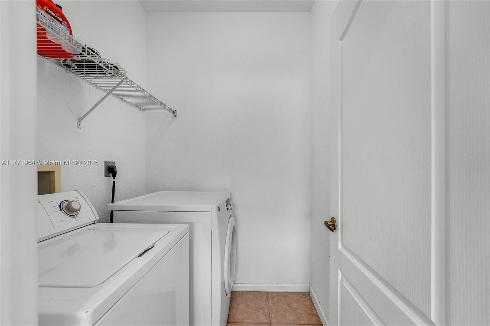2260 Ne 37th Ter Property Photo 28