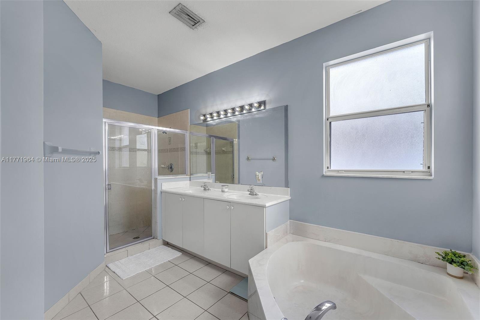 2260 Ne 37th Ter Property Photo 34
