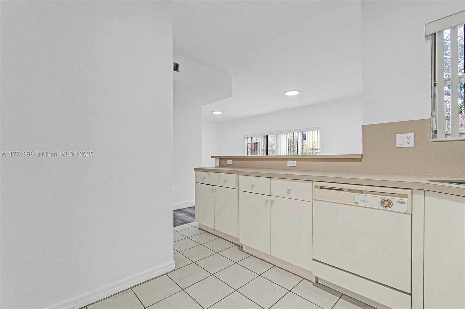 948 Sw 6th Ave Property Photo 10
