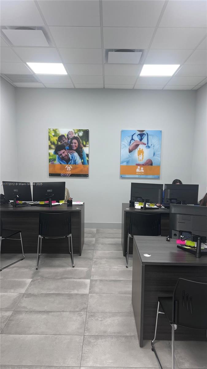 40 Se Insurance Franchise Property Photo 1