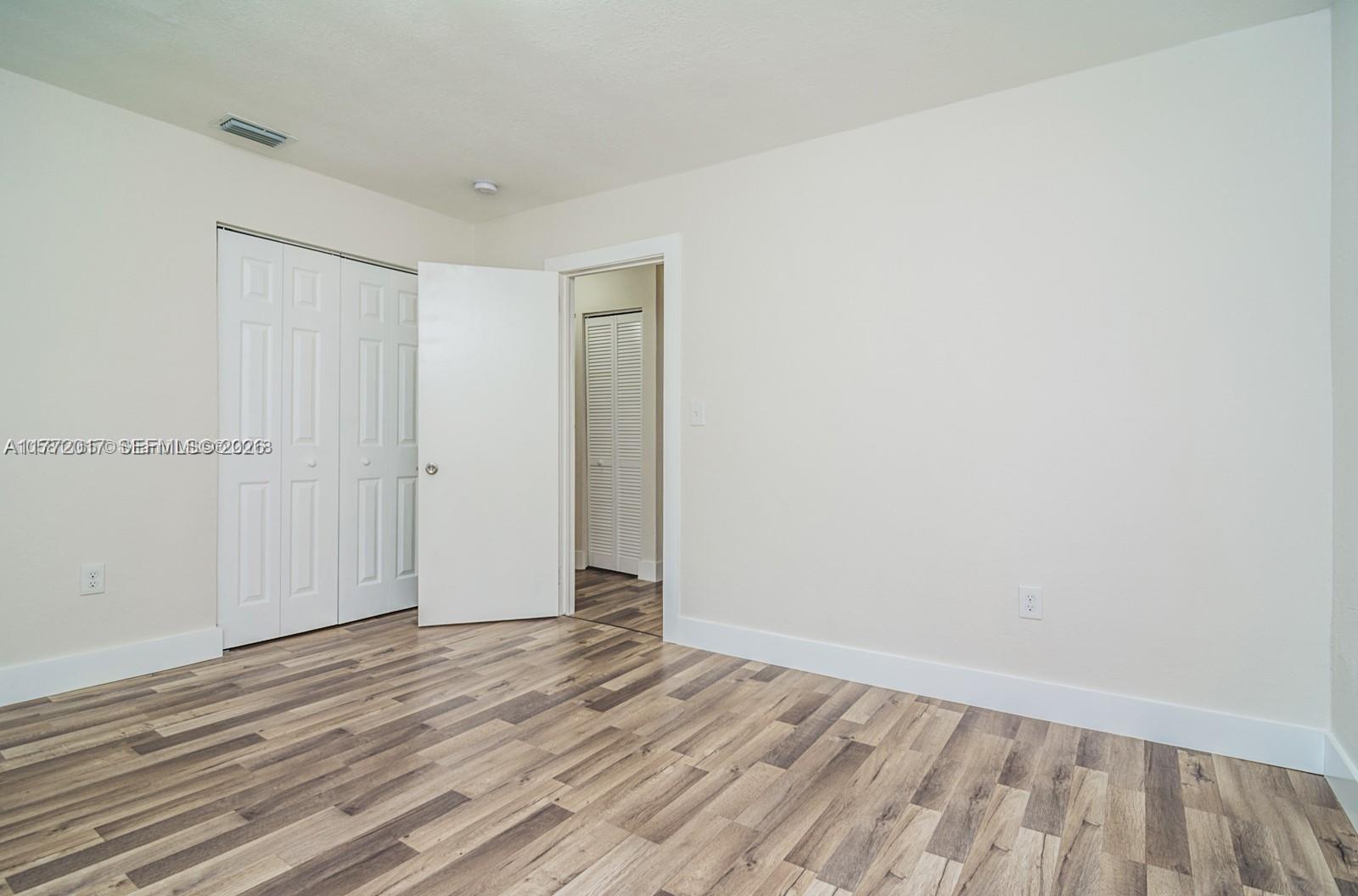 2542 Fillmore St Property Photo 5