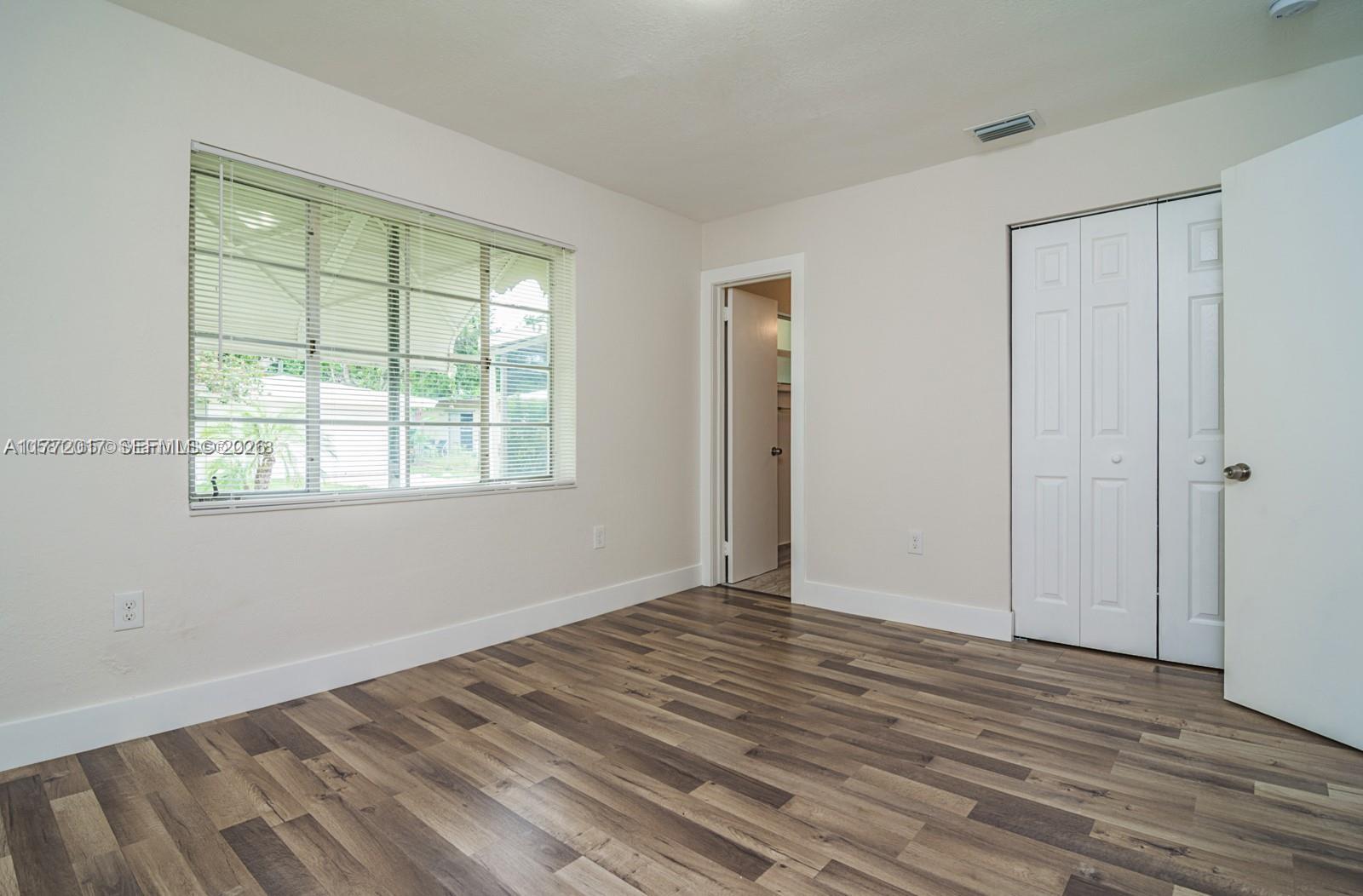 2542 Fillmore St Property Photo 6