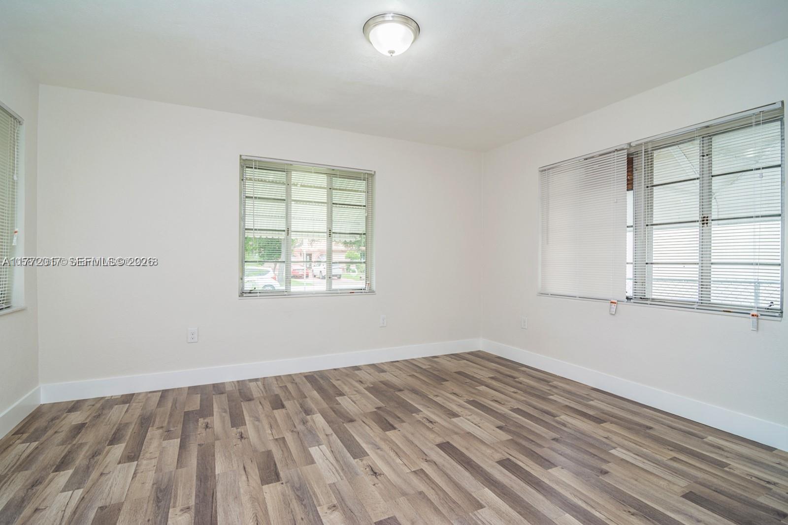 2542 Fillmore St Property Photo 8