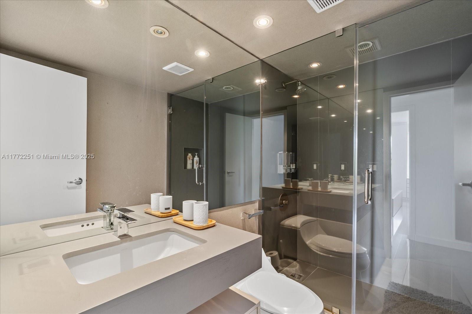 155 Ocean Lane Dr 208 Property Photo 21