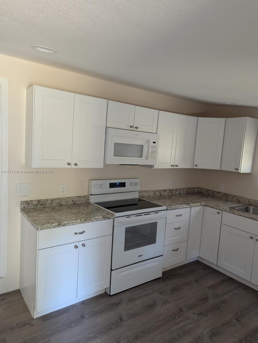 105 Tangerine St Property Photo 1