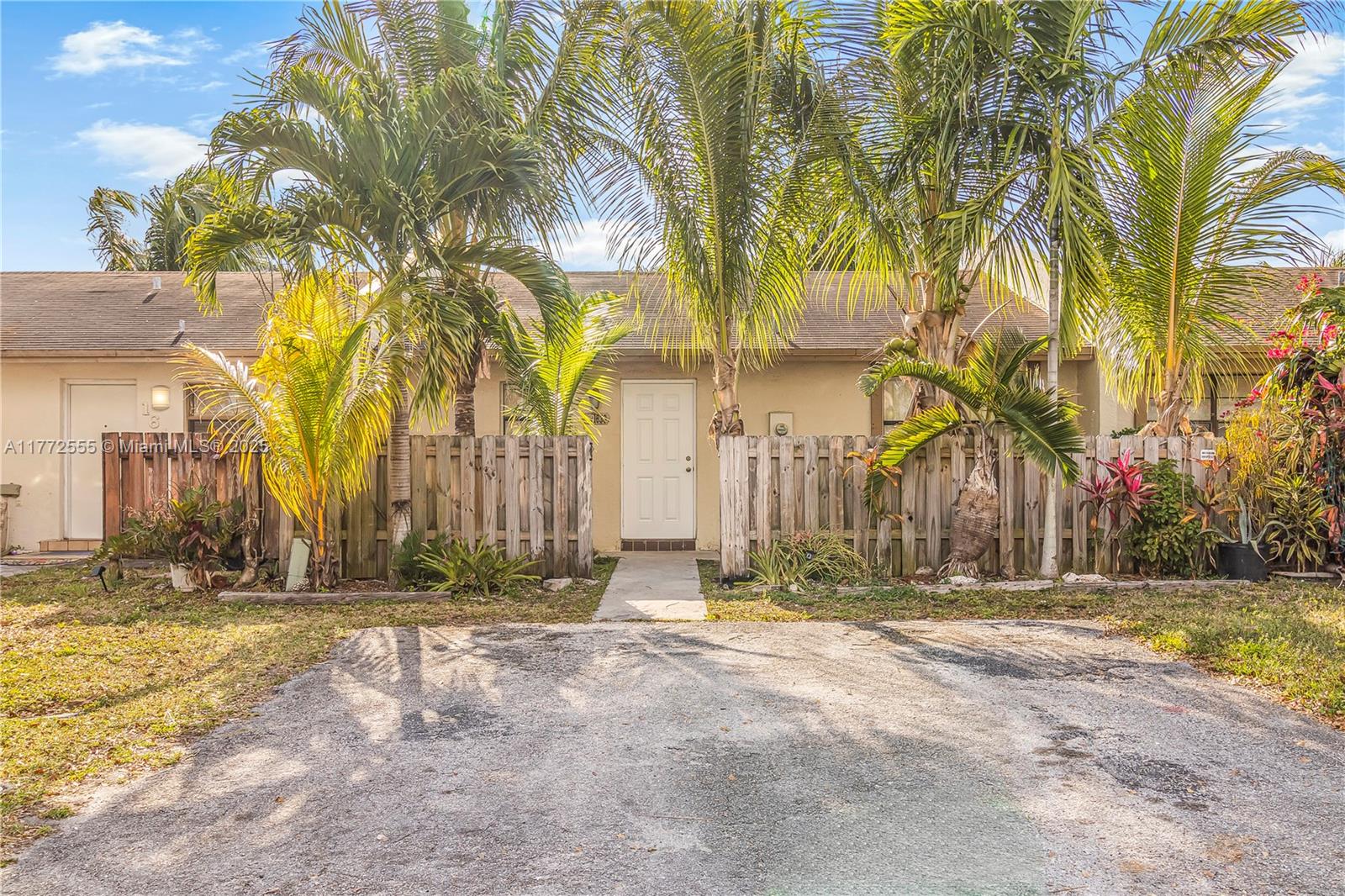 1630 Sandpiper Blvd - Property Photo 1