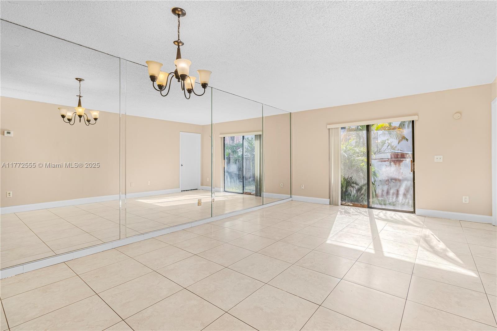 1630 Sandpiper Blvd - Property Photo 4