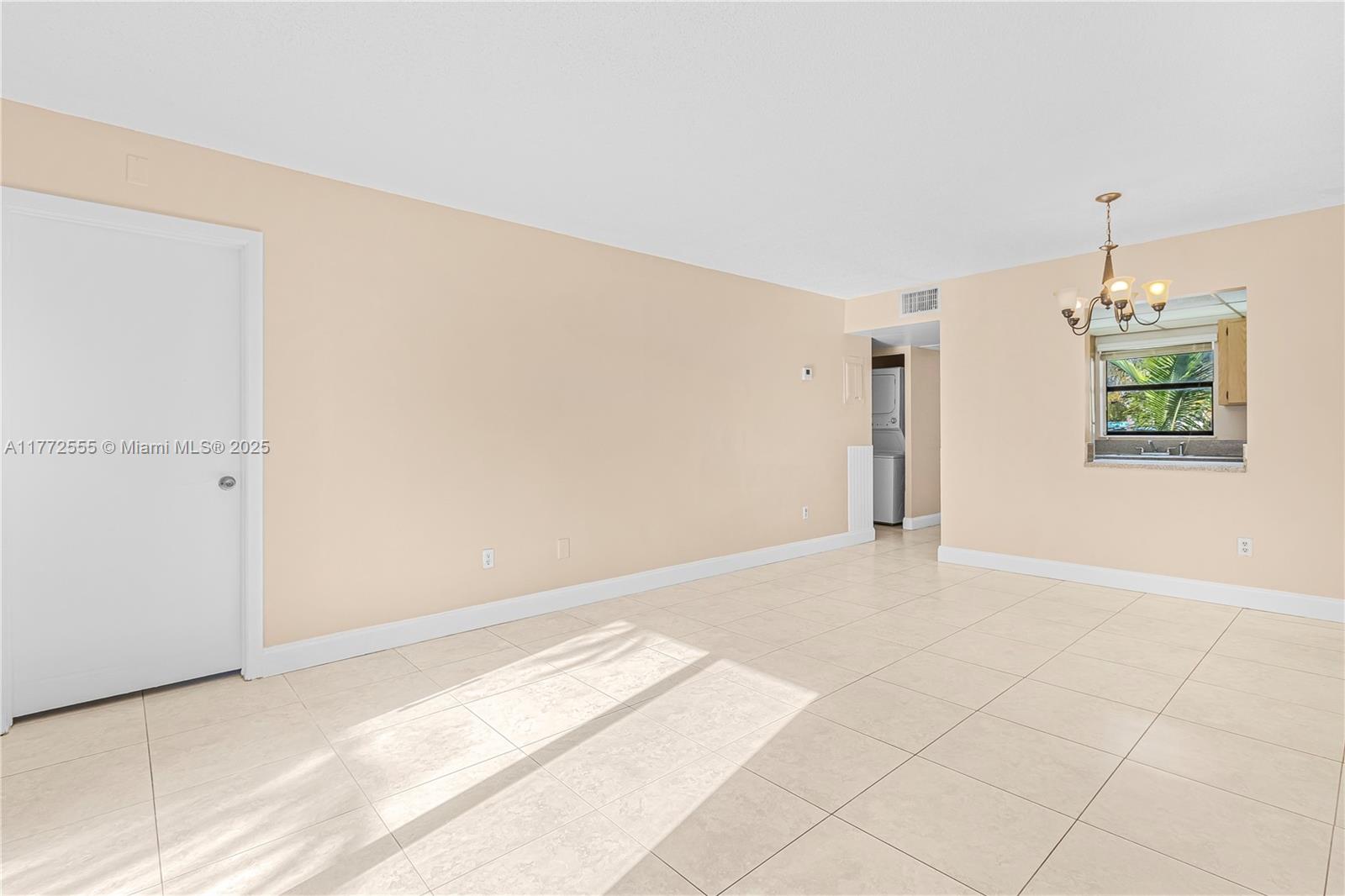 1630 Sandpiper Blvd - Property Photo 5