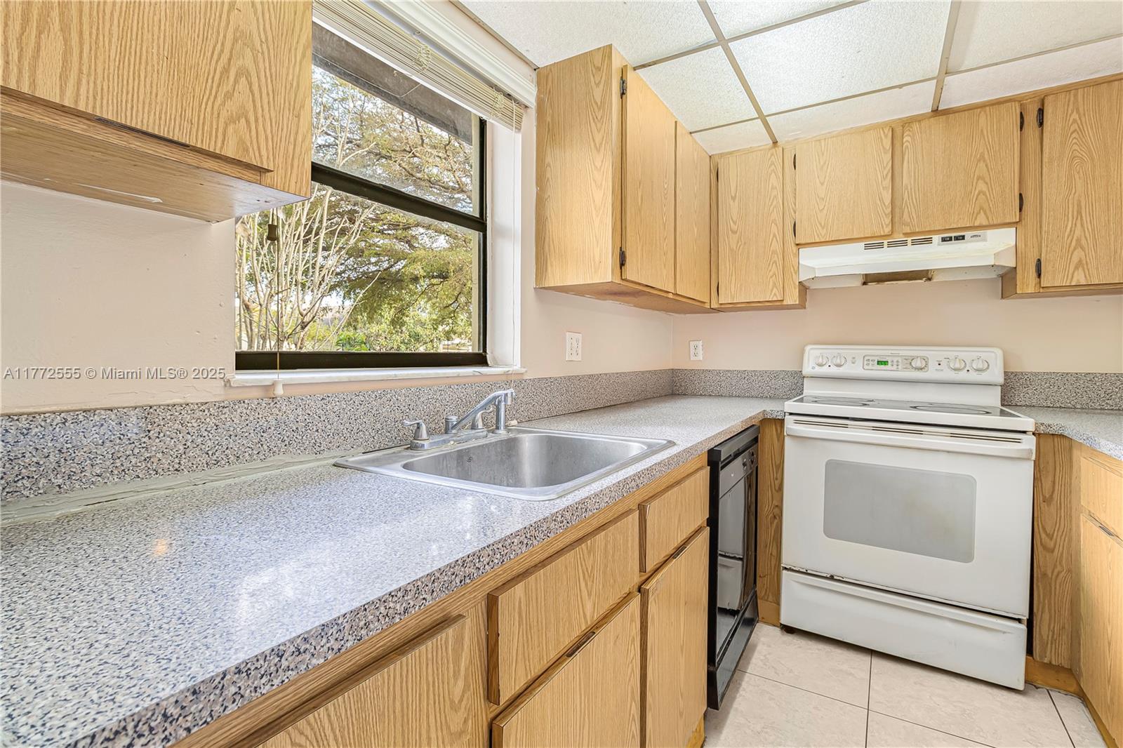 1630 Sandpiper Blvd - Property Photo 6