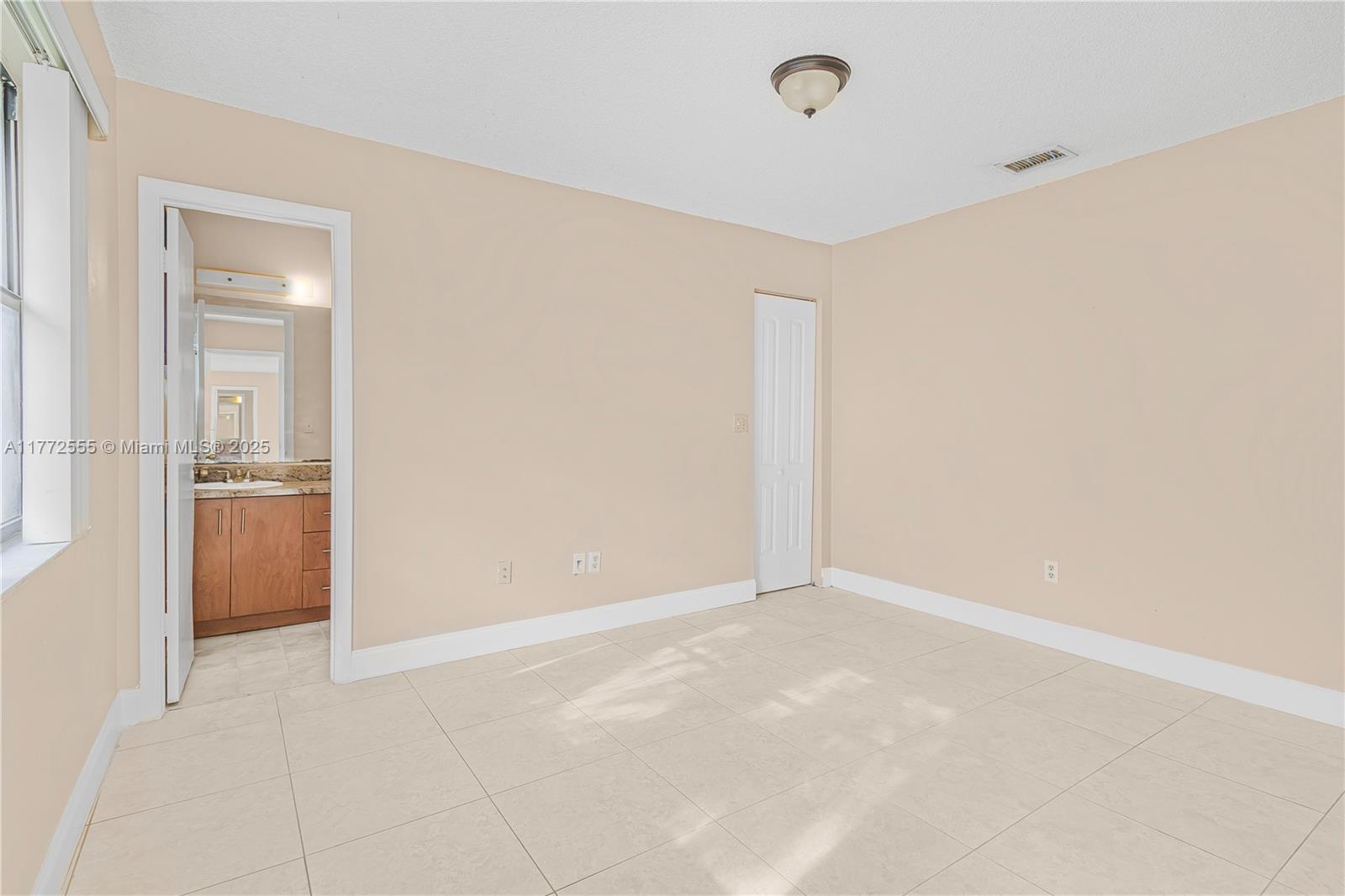 1630 Sandpiper Blvd - Property Photo 8