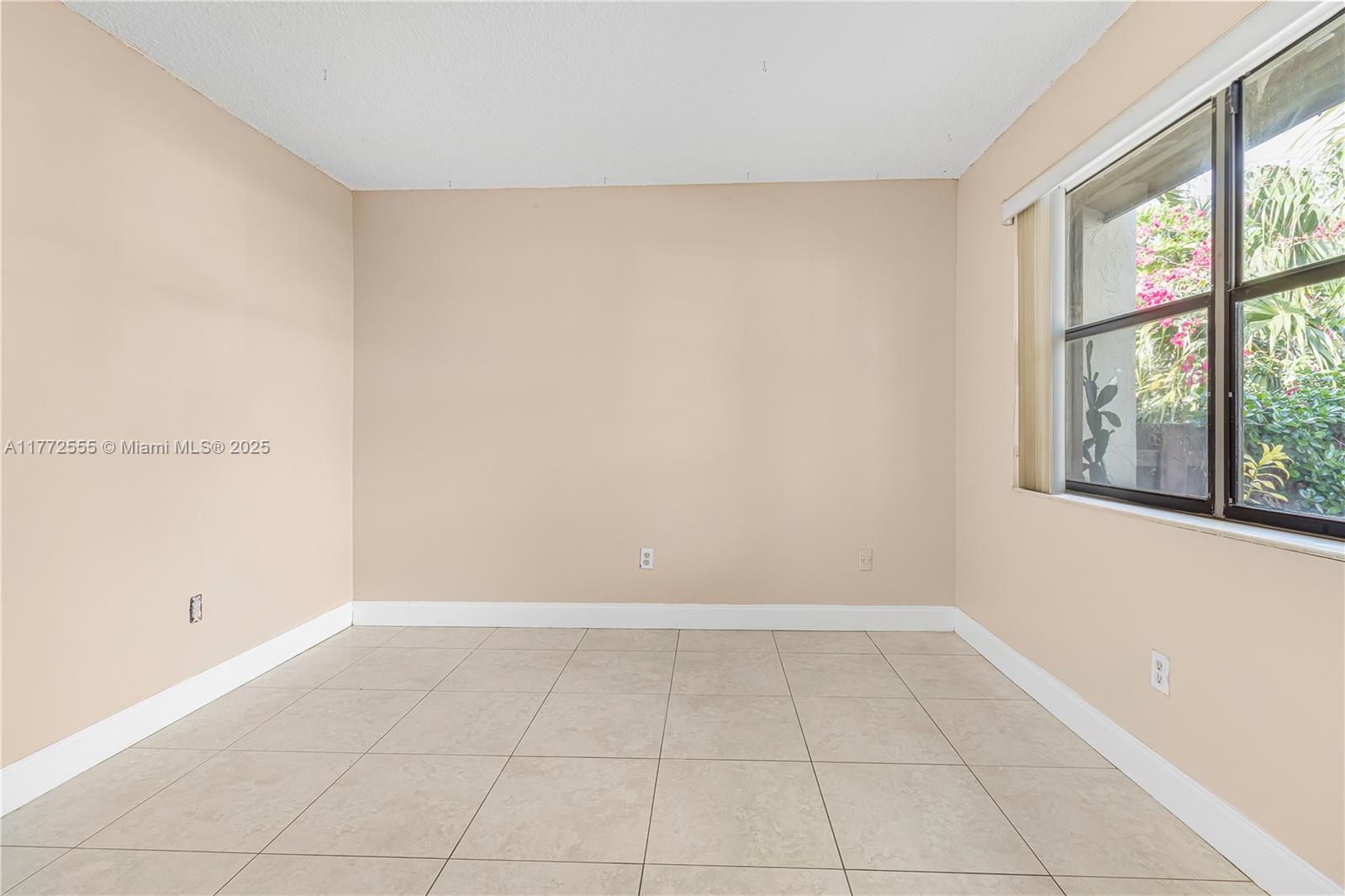 1630 Sandpiper Blvd - Property Photo 10