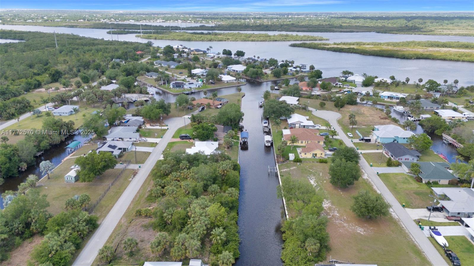 28450 Sabal Palm Dr Property Photo