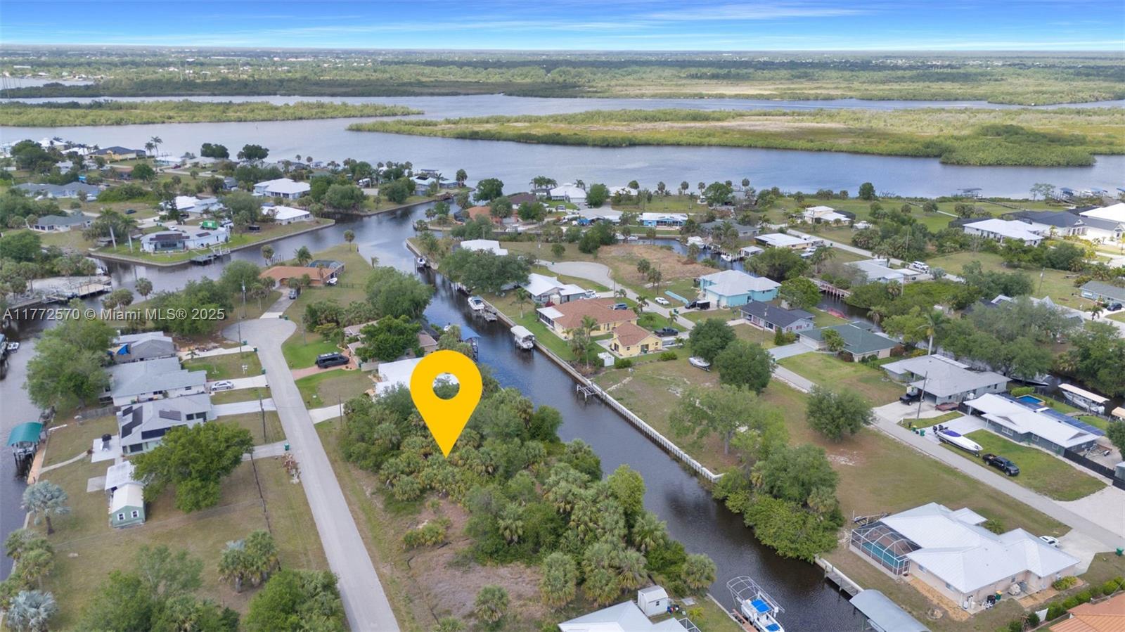 28450 Sabal Palm Dr Property Photo 2