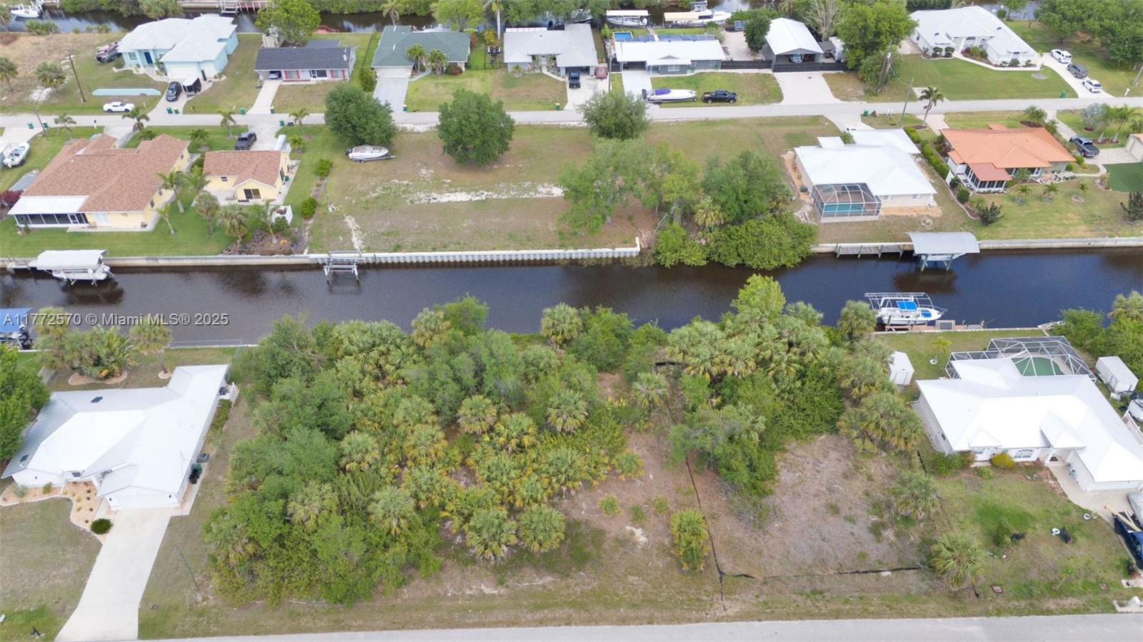 28450 Sabal Palm Dr Property Photo 7