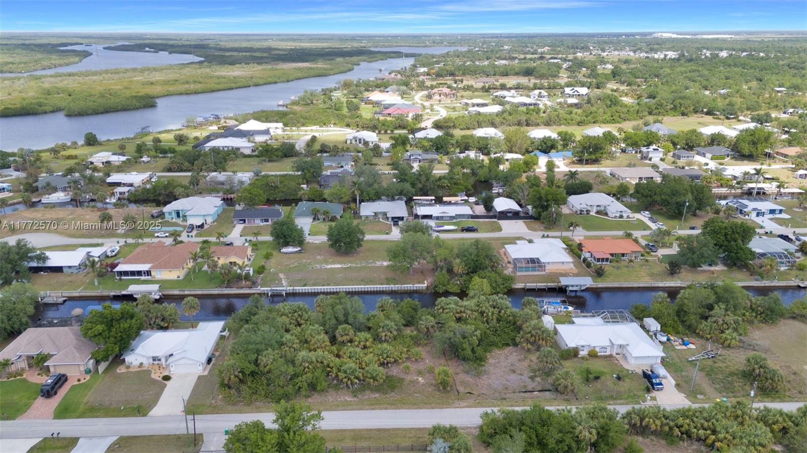 28450 Sabal Palm Dr Property Photo 8
