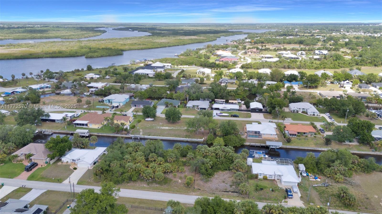 28450 Sabal Palm Dr Property Photo 9