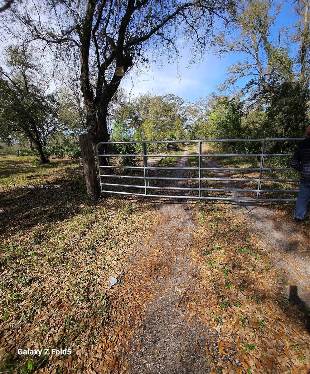 18150 11 Ave Property Photo