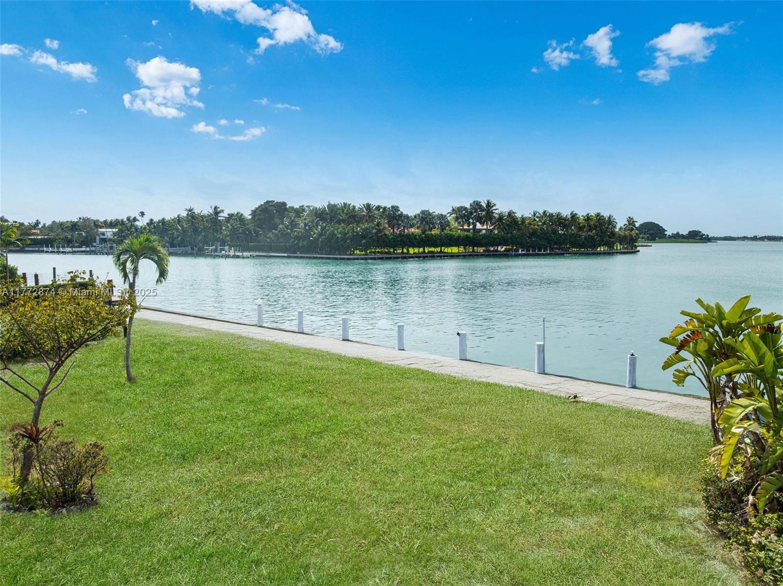 9224 Bay Dr Property Photo 1