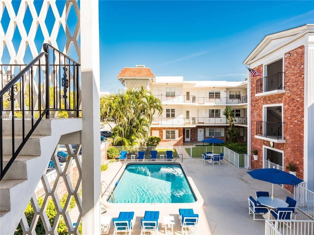 2340 Ne 9th St 210 Property Photo 2