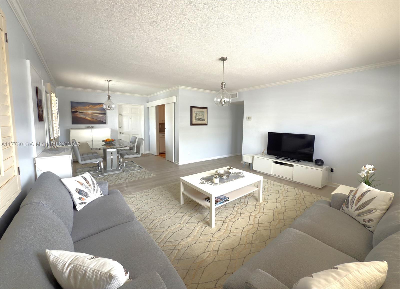 2340 Ne 9th St 210 Property Photo 5