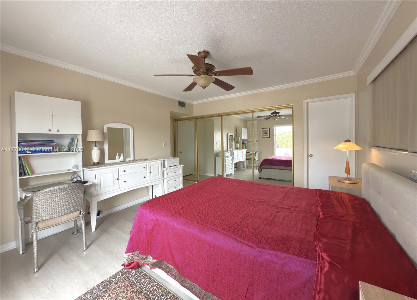 2340 Ne 9th St 210 Property Photo 11