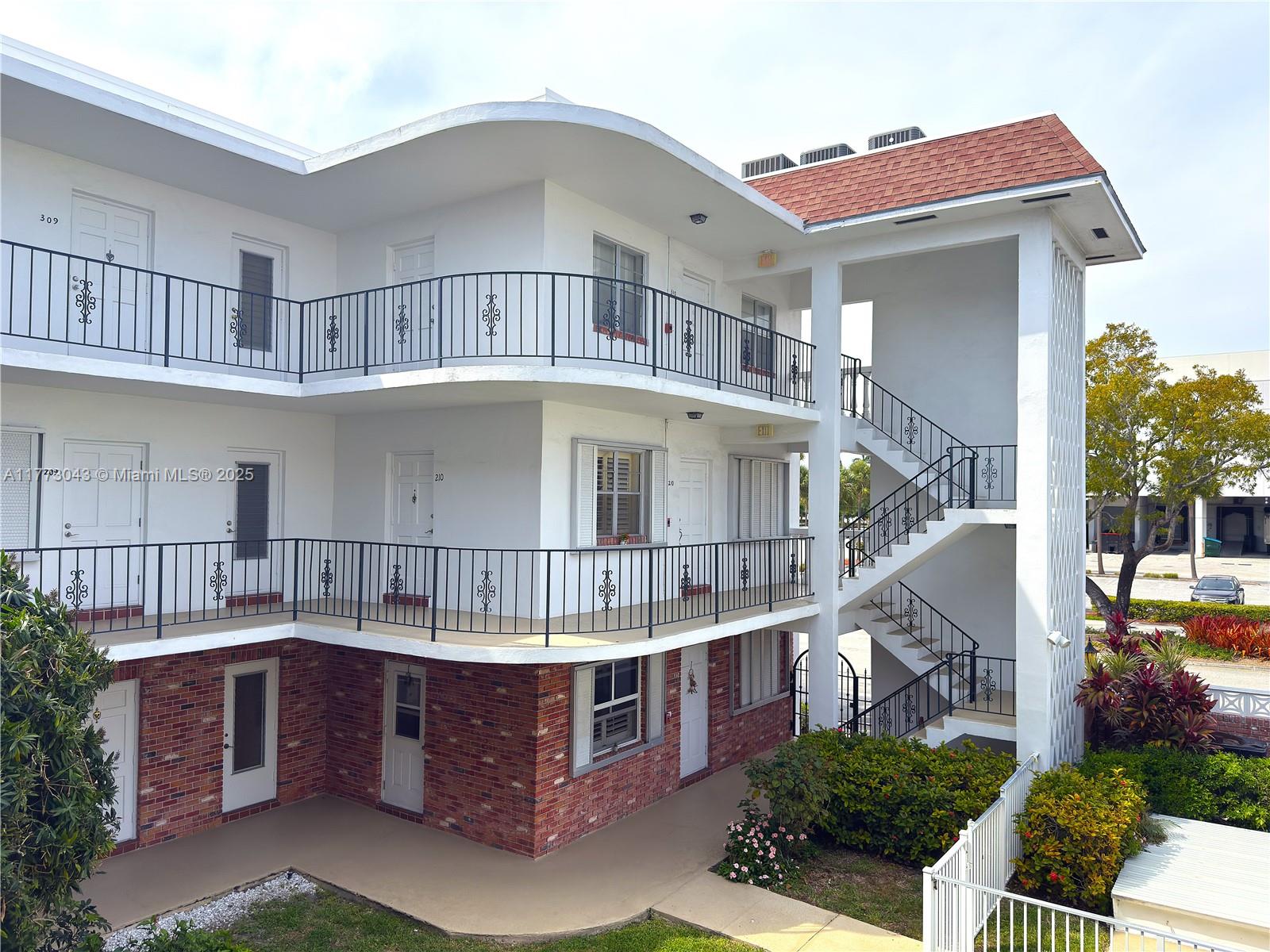 2340 Ne 9th St 210 Property Photo 19