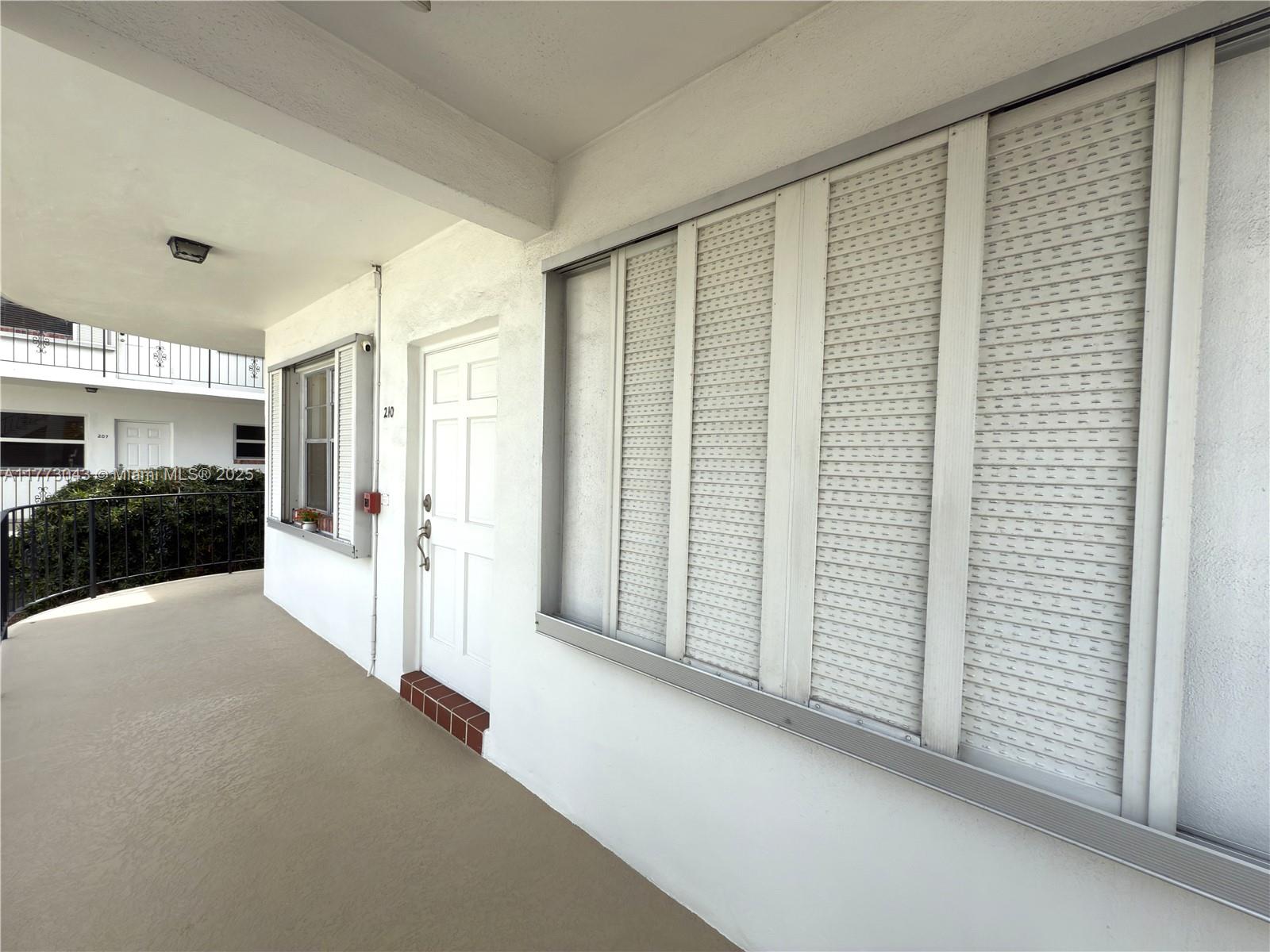 2340 Ne 9th St 210 Property Photo 21