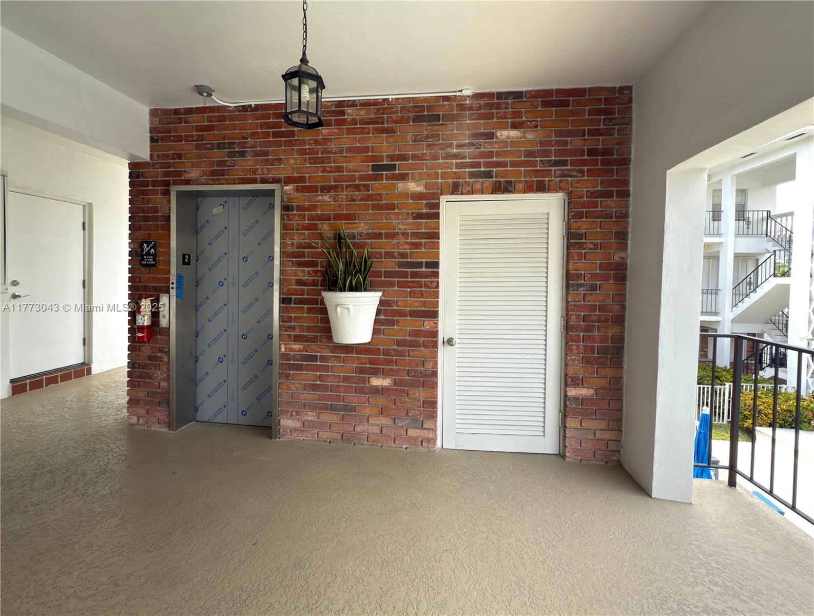 2340 Ne 9th St 210 Property Photo 22