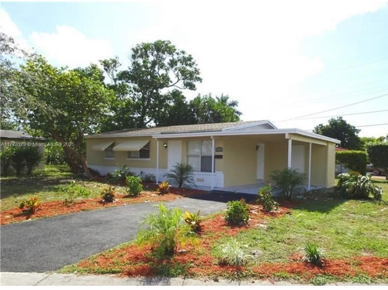 570 Nw 18th St Property Photo