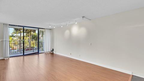 200 Leslie Dr 329 Property Photo 11