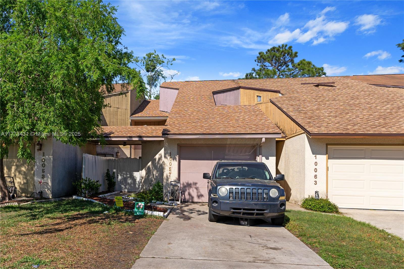 10057 Romaine Cir N Property Photo