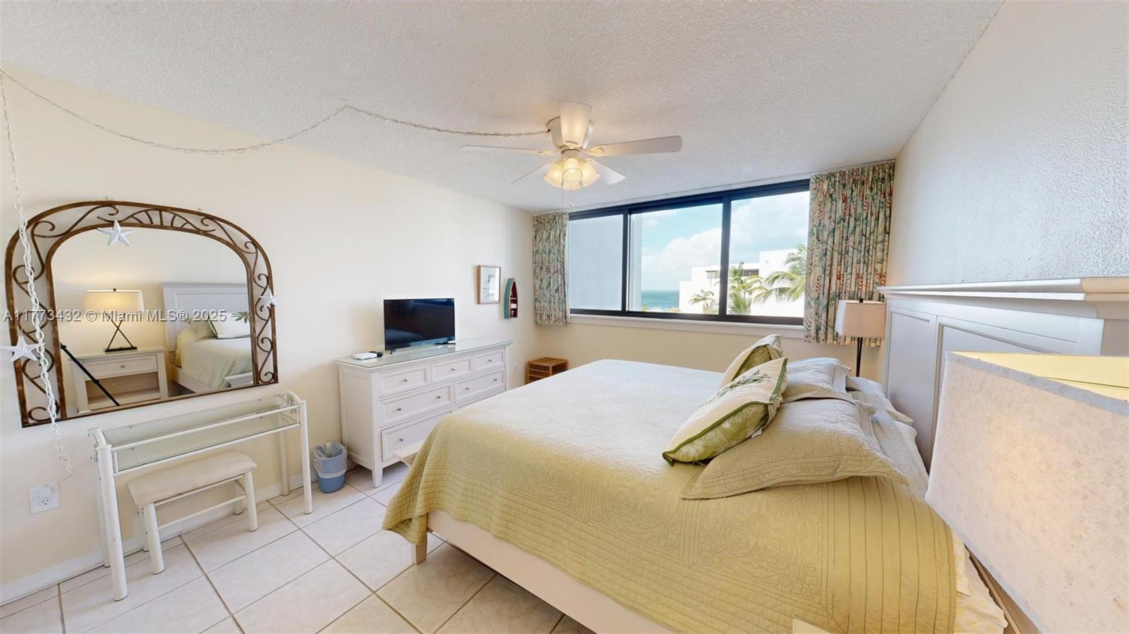 104350 Overseas Highway A-402 Property Photo 3