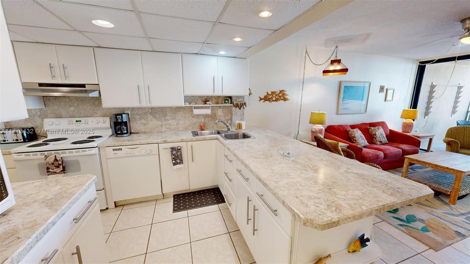 104350 Overseas Highway A-402 Property Photo 7