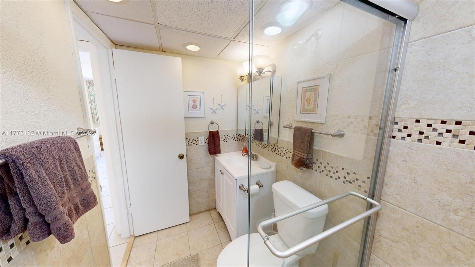 104350 Overseas Highway A-402 Property Photo 16