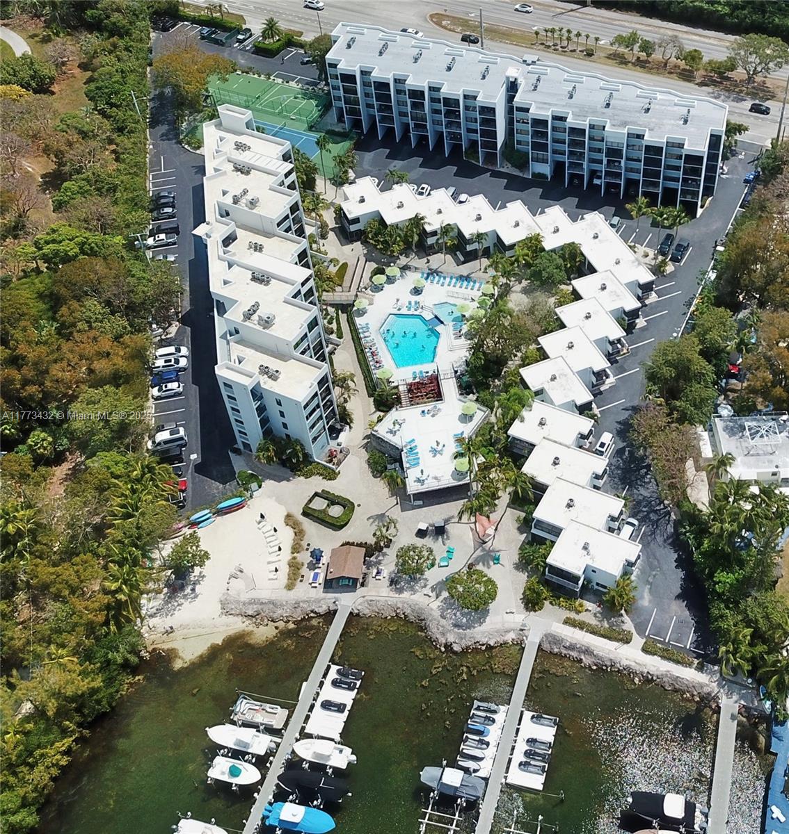 104350 Overseas Highway A-402 Property Photo 32