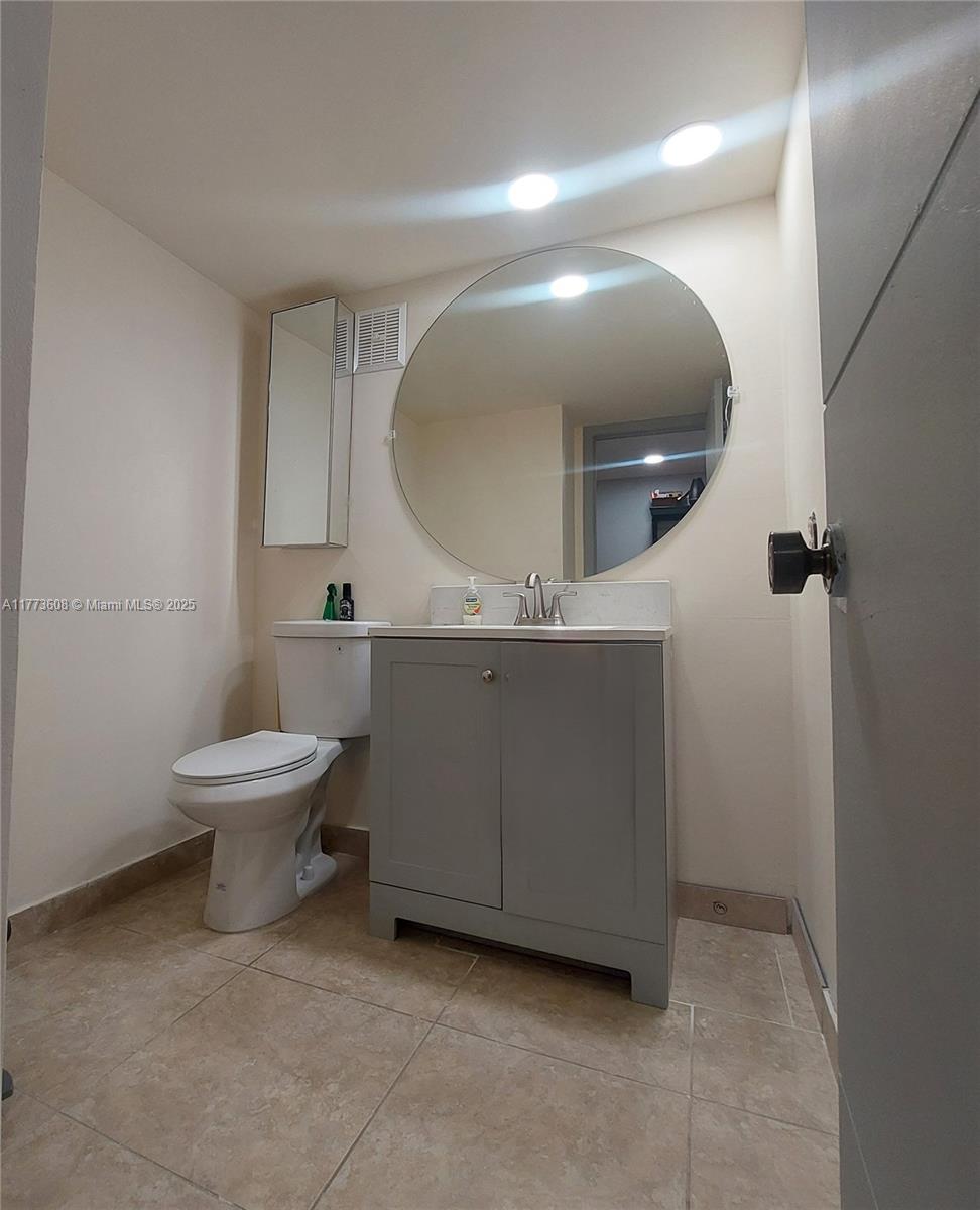 16300 Golf Club Rd Apt 317 Property Photo 5