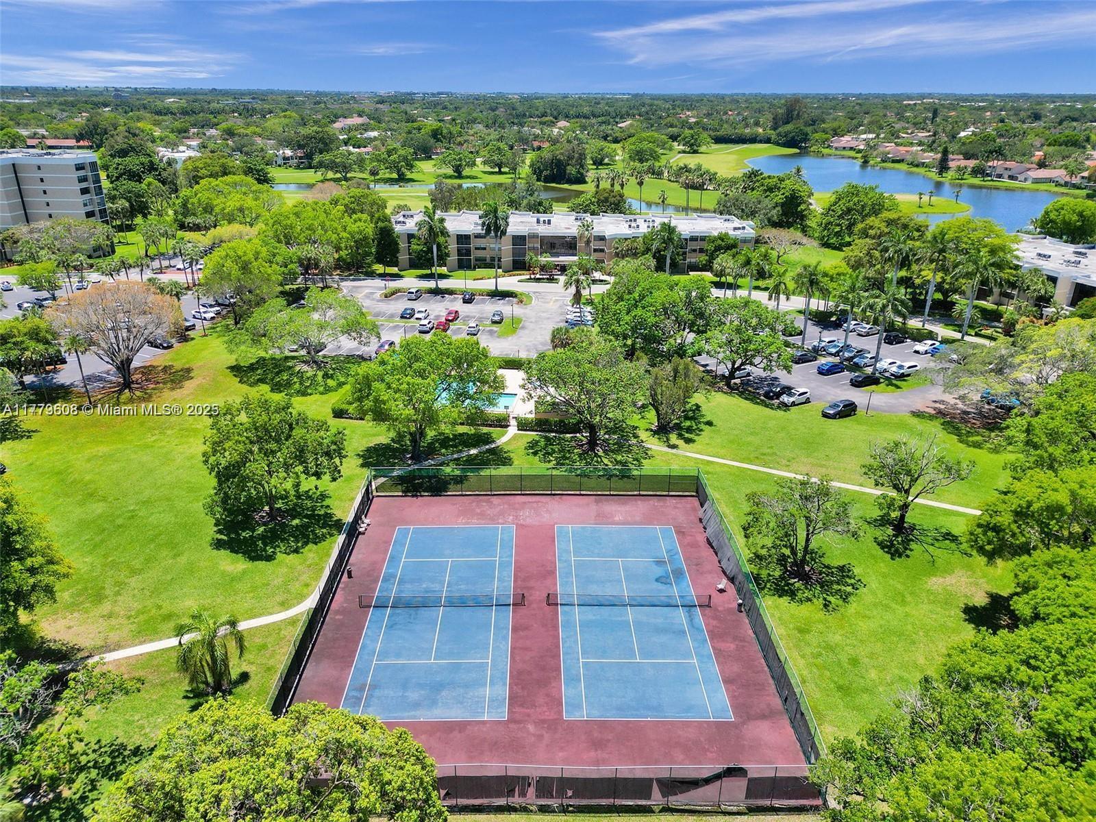 16300 Golf Club Rd Apt 317 Property Photo 40