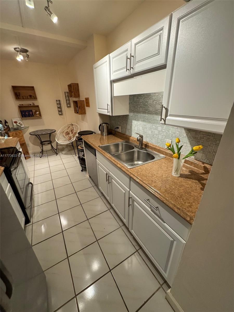 4330 Hillcrest Dr 304 Property Photo 5