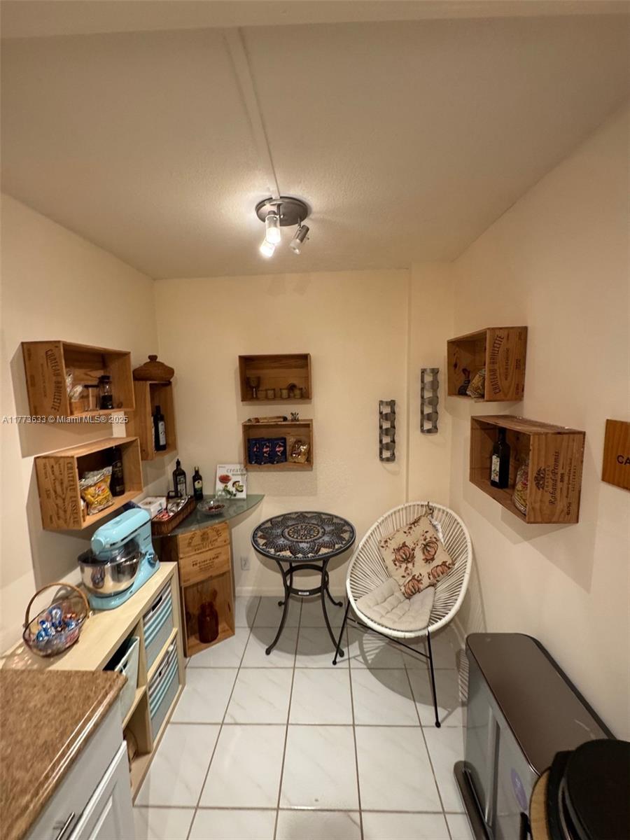 4330 Hillcrest Dr 304 Property Photo 6