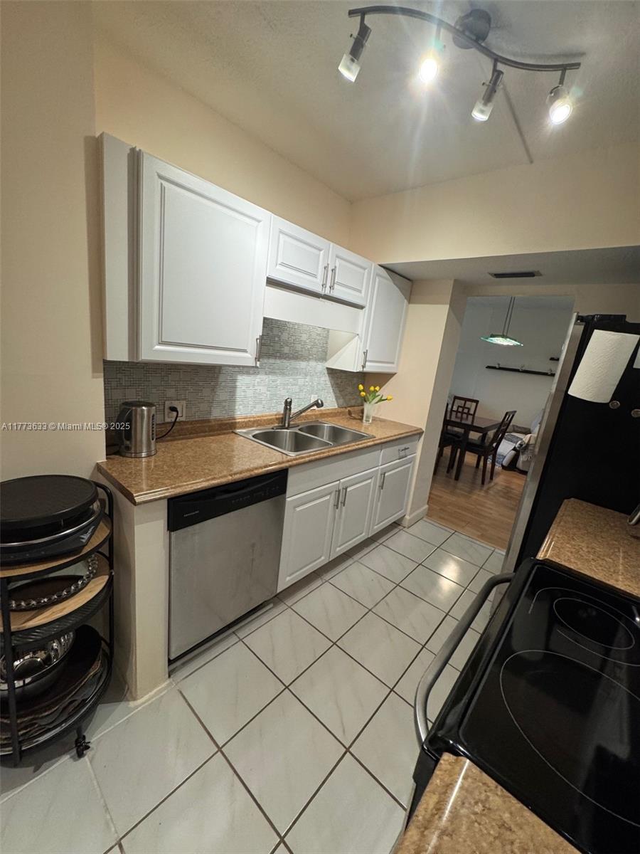 4330 Hillcrest Dr 304 Property Photo 7