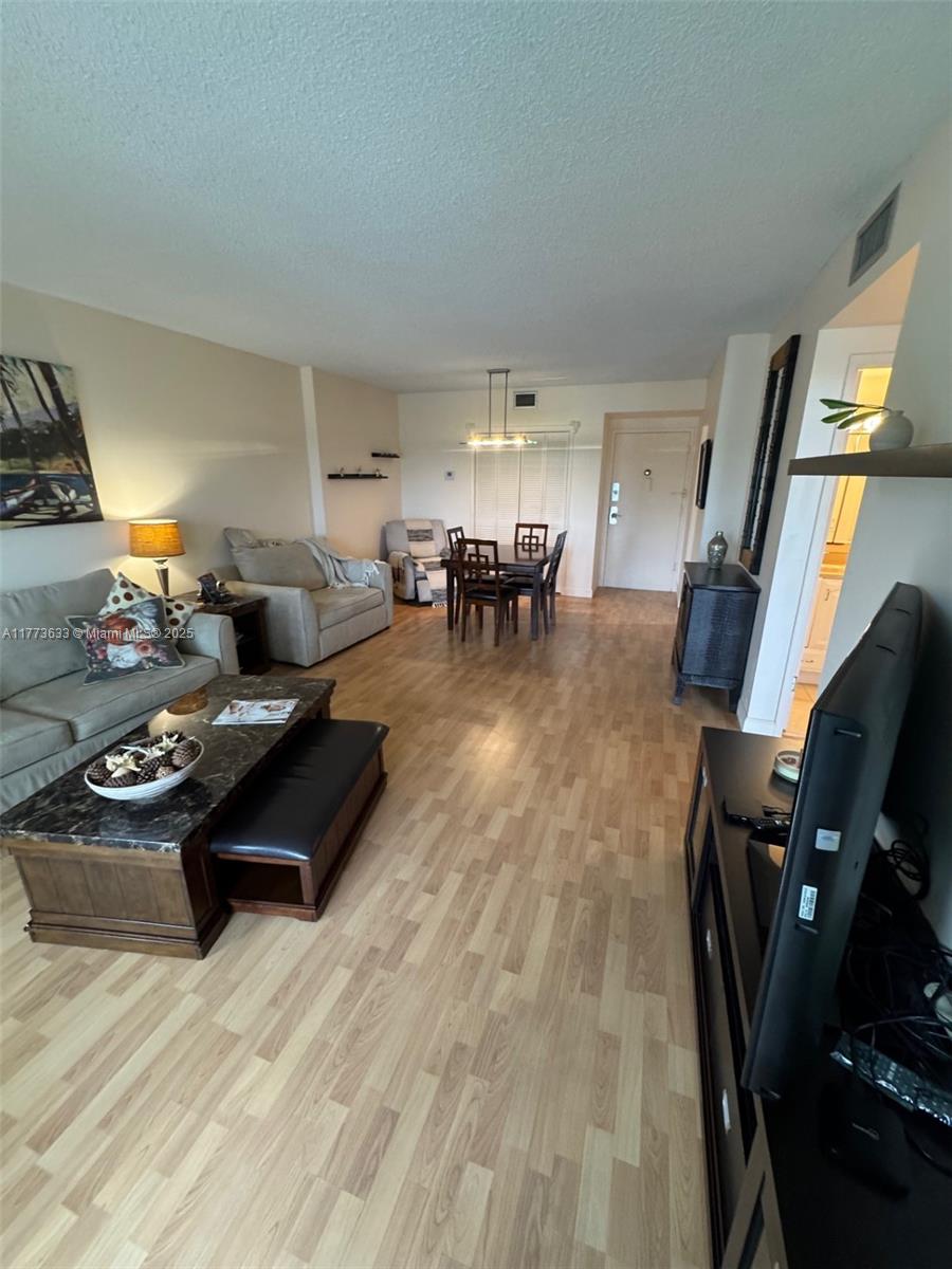 4330 Hillcrest Dr 304 Property Photo 14