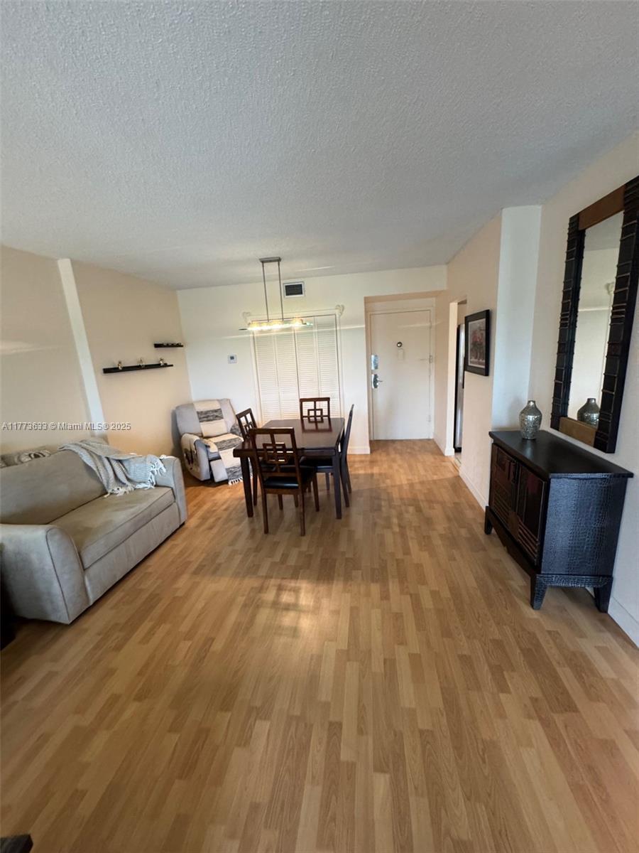 4330 Hillcrest Dr 304 Property Photo 15