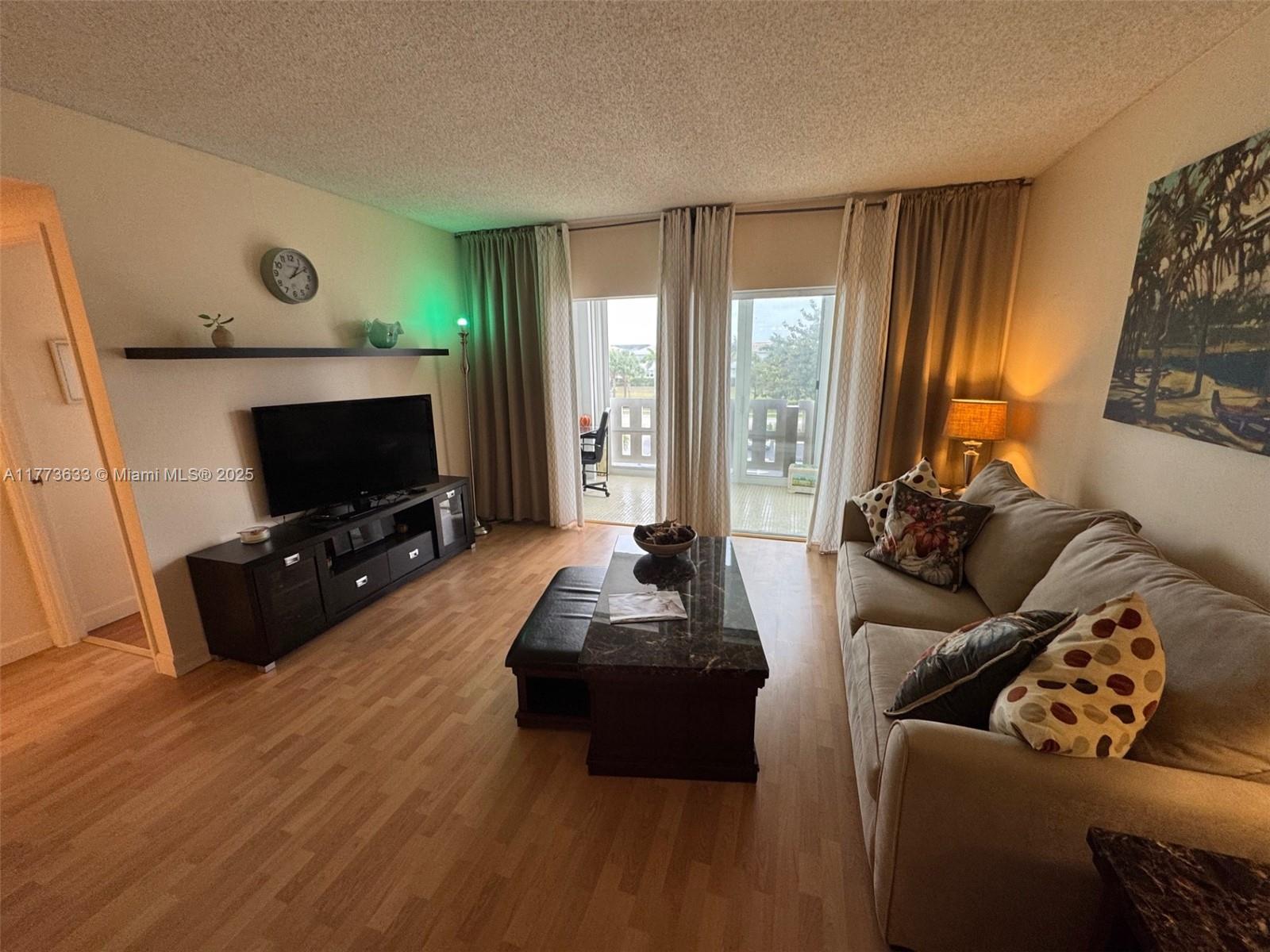 4330 Hillcrest Dr 304 Property Photo 16